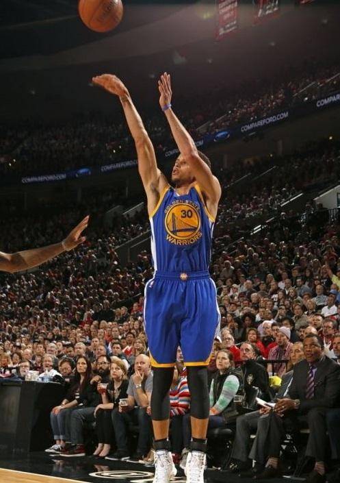 调至右后卫 调至右后卫